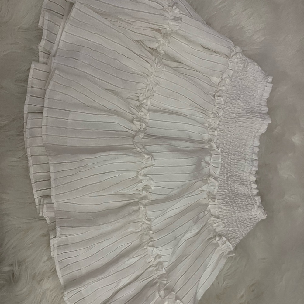 DO+BE White Pleated Mini Skirt